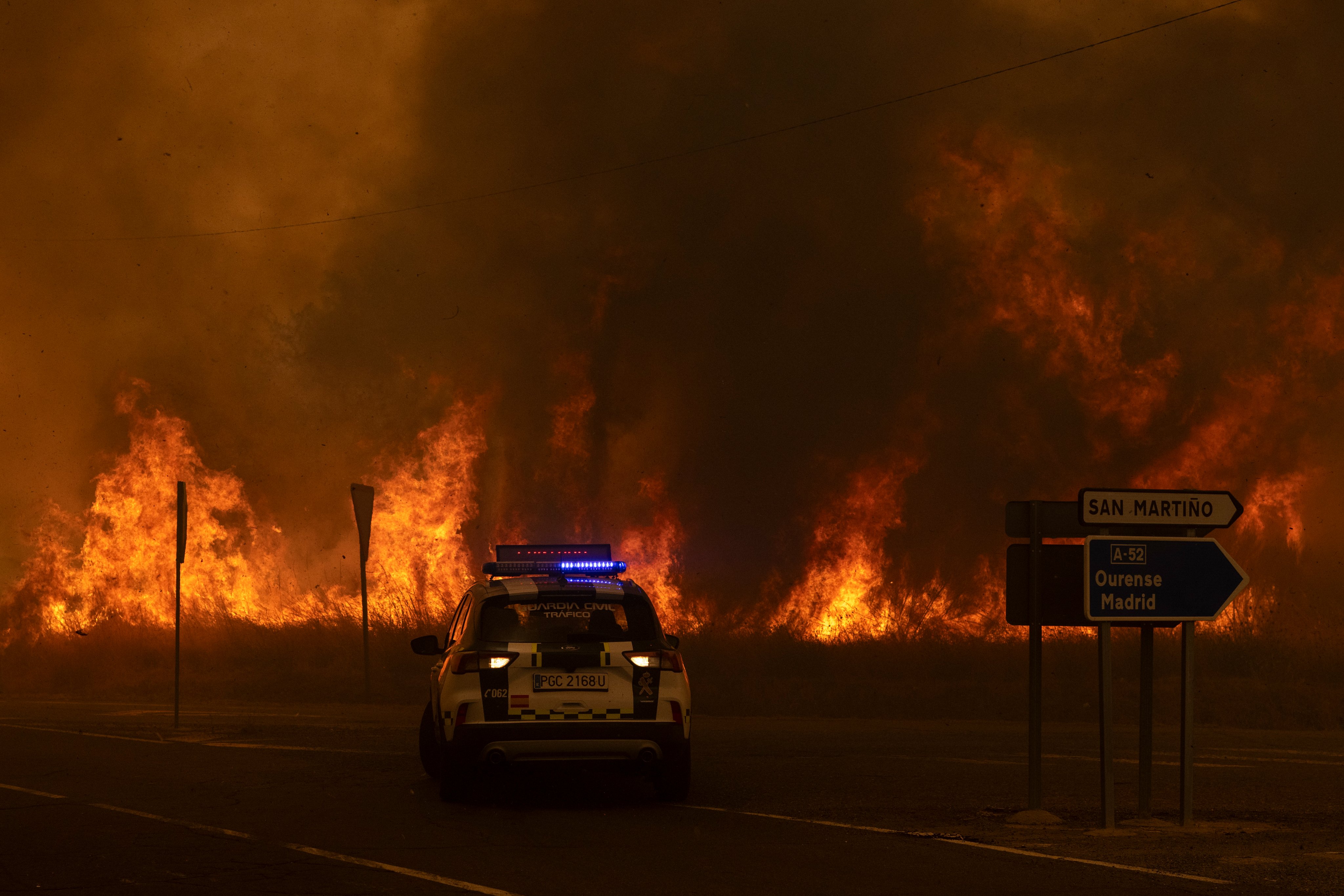 España arde: los incendios más voraces en dos décadas dejan muertos y miles de desalojados...